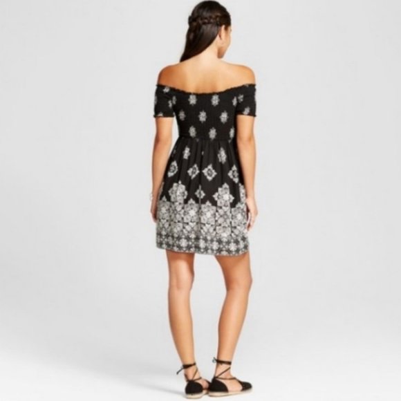 Xhilaration Paisley Off-the-Shoulder Smocked Dress - Picture 5 of 12